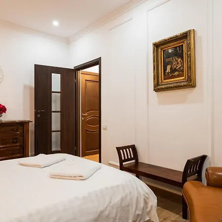 Apollonia Estate Old Town Big And Luxurious בראשוב