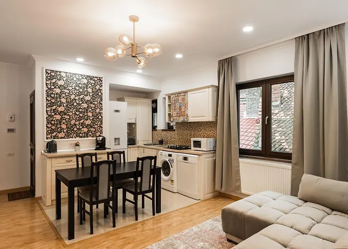 Apollonia Estate Old Town Big And Luxurious *