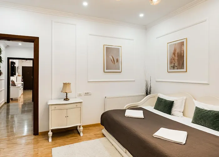 Apollonia Estate Old Town Big And Luxurious *